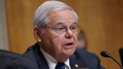 ABD'li Senatör Menendez 'yabancı bir hükümet için çalışmakla' suçlandı