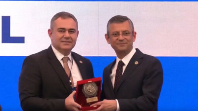 Türk Eczacıları Birliği'nden Özgür Özel'e onur ödülü