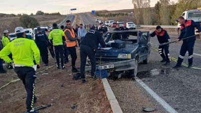 Kırşehir'de feci kaza: Refüje çarpan otomobilin sürücüsü camdan fırlayıp, tekerin altında kalarak öldü