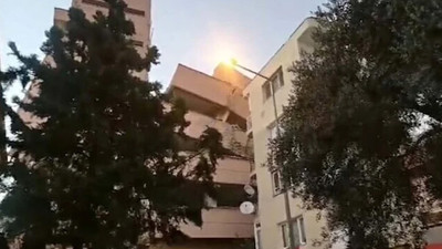 İzmir'de lise binası yıkım esnasında yan yattı