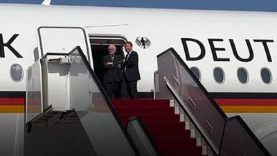 Almanya Cumhurbaşkanı Steinmeier, Katar'da 30 dakika boyunca uçak kapısında bekletildi