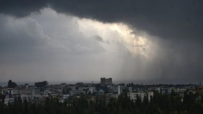 Antalya'da kuvvetli yağış ve fırtına: Tekne battı, uçaklar inemedi
