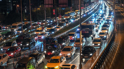 İstanbul’da haftanın son iş gününde trafik yoğunluğu yaşanıyor