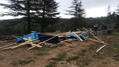 Fırtına ve yağmurdan korunmak için girdikleri baraka yıkıldı: 1 kişi öldü, 3 kişi yaralandı