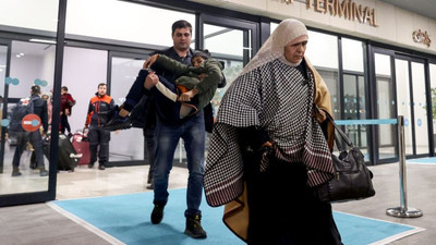 Gazze'den tahliye edilen Türk vatandaşları İstanbul'a getirildi