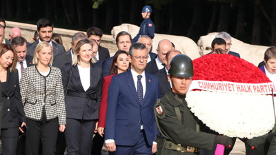 CHP Genel Başkanı Özel, PM ve YDK üyeleriyle Anıtkabir'i ziyaret etti