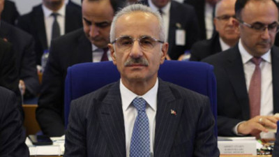 Ulaştırma ve Altyapı Bakanı Uraloğlu: Parası olan otoyoldan gider