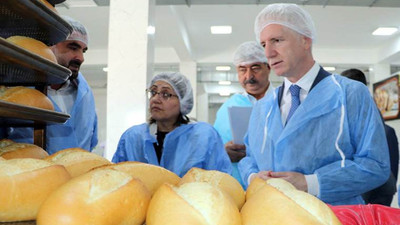 İstanbul Valisi ekmek fiyatlarına isyan etti: 9-10 TL'ye ekmek satışı yapılıyor