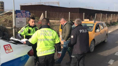 Edirne'de ticari taksiden 6 kaçak göçmen çıktı