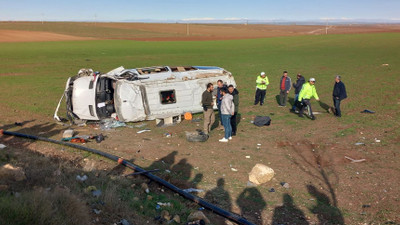 Diyarbakır'da feci kaza: Minibüs şarampole yuvarlandı