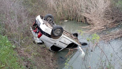 Bursa'da feci kaza: Otomobil su kanalına düştü
