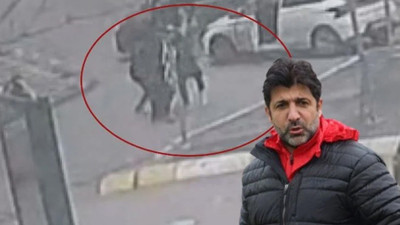 Eski futbolcu Oktay Derelioğlu'nun trafikteki kavgasında net görüntüler... Eşi de tekmeledi