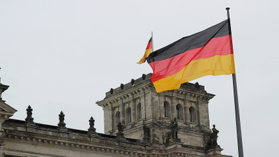 Almanya'da aşırı sağ partinin devlet yardımı kesildi