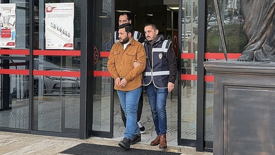 Bıçakla Türk bayrağını kesmişti: Tutuklandı
