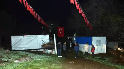Haluk Levent ve Hasan Can Kaya, çadırda yaşayan şehit ailesine ev alacak