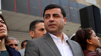 Selahattin Demirtaş'tan mahkeme heyetine: Cübbelerinizi çıkarın AKP-MHP rozetlerini göreceğiz