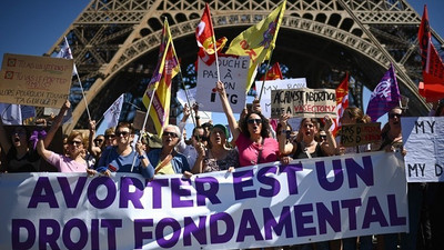 Fransa'da kürtaj anayasal güvence altına alındı
