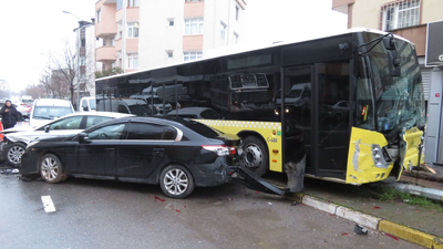 İETT otobüsü park halindeki 5 araca çarptı
