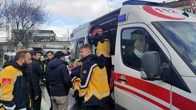 Beyoğlu'nda İETT otobüsü duvara çarptı: 7 yaralı