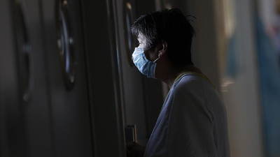 İspanya'da hastanelerde maske zorunluluğu getirildi