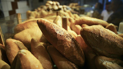 Tarifeye aykırı ekmek satanlara ceza