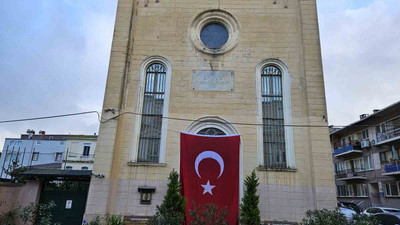 Santa Maria Kilisesi'ne saldırı sonrası dev Türk bayrağı asıldı