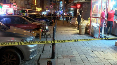 Ümraniye'de kaldırımda yürüyen kadına bıçaklı saldırı