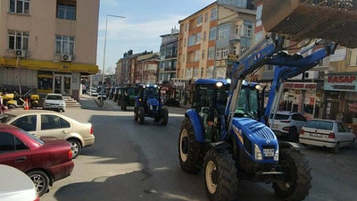 Konya'da çiftçilerden traktörlerle eylem: Kota uygulamasına tepki gösterdiler