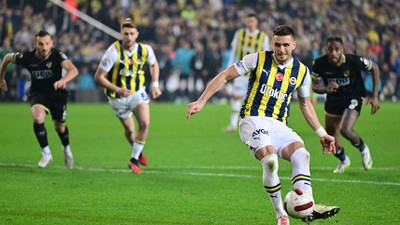 Fenerbahçe, zirveyi Galatasaray'a kaptırdı