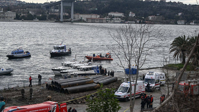 Ortaköy'de çökme: İki kişi denize düştü, biri hayatını kaybetti