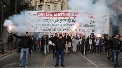 Atina'da 20 bine yakın öğrenci fakülteleri işgal etti