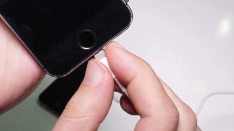 Akıllı telefonlara tek tip şarj girişi şartı getirildi