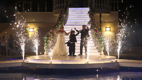 Vera Palas Havuz Başı ve Teras Düğün Konseptiyle İlgi Odağı