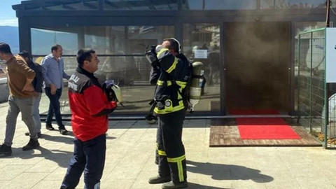 Kafeteryadaki trafo bomba gibi patladı: 2 yaralı