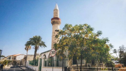 Güney Kıbrıs'ta camiye molotof kokteylli saldırı