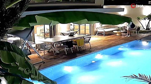 İzmir'de ilginç olay: Gece saatlerinde duvardan atlayarak villaya girdi, salıncakta sallandı