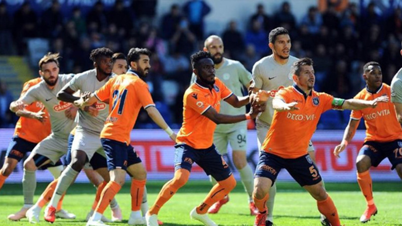 Başakşehirspor 90+5'te VAR'dan penaltı ile gol attı