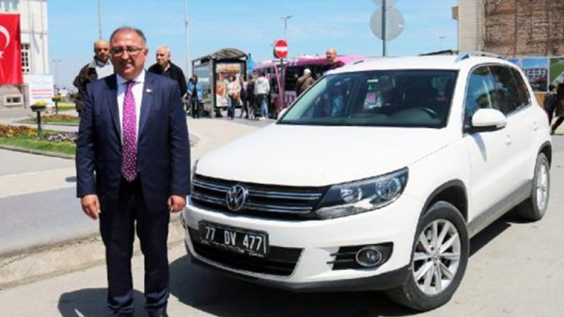 CHP'li Başkan Salman, makam aracını iade etti