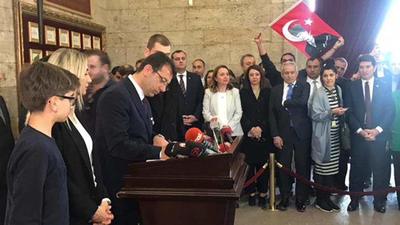 Ekrem İmamoğlu Anıtkabir'de imzasını attı!