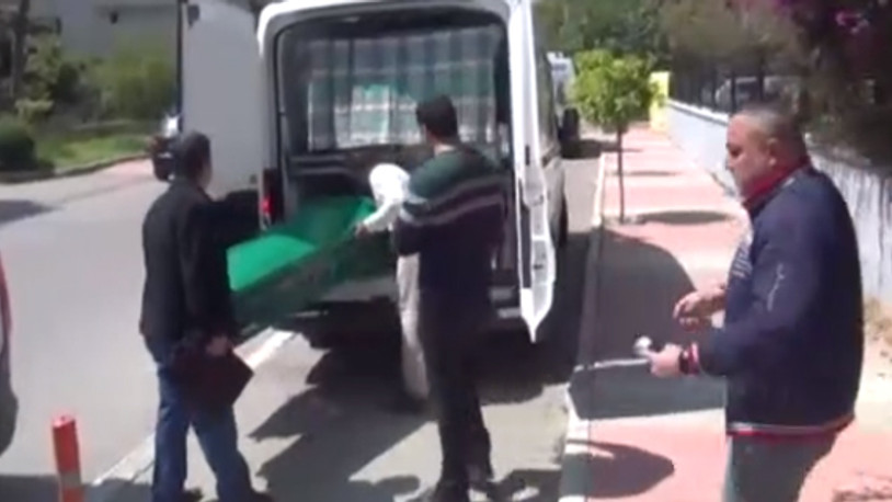 Öğretmen kadın evinde öldürüldü: 5 yaşındaki kızı buldu