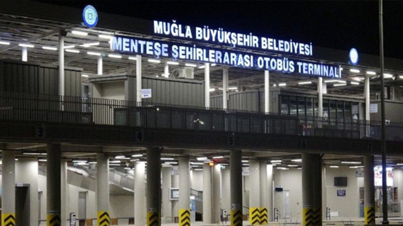 Antalya otogarında dehşet: Kendi boğazını kesti