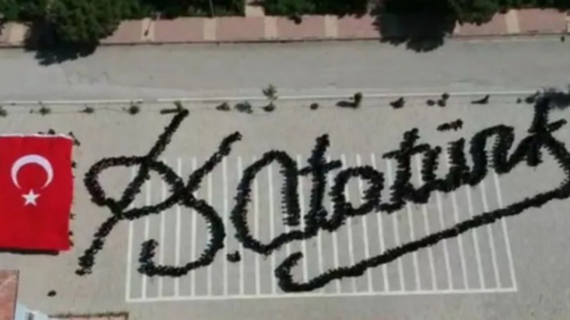 Elazığ'da 699 öğrenci Atatürk'ün imzasını attı