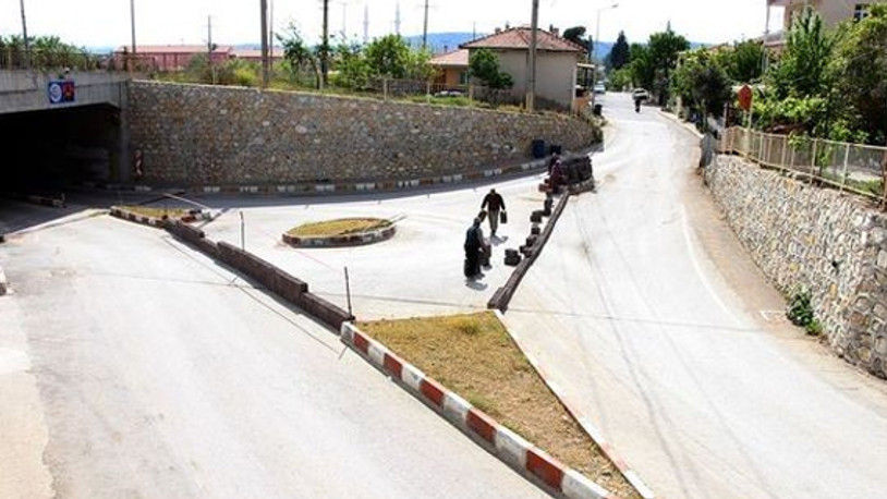 'Tapulu malım' diyerek alt geçidi kapattı