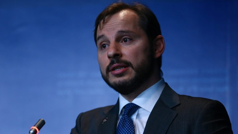 Bakan Albayrak gece yarısı aile fotoğrafı paylaştı