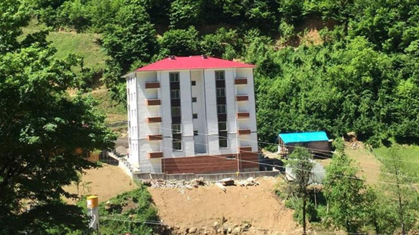 Devlet koruma altına alınan bölgeye lojman yaptı