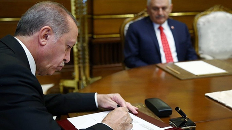 Erdoğan çok sayıda bürokratı görevden aldı