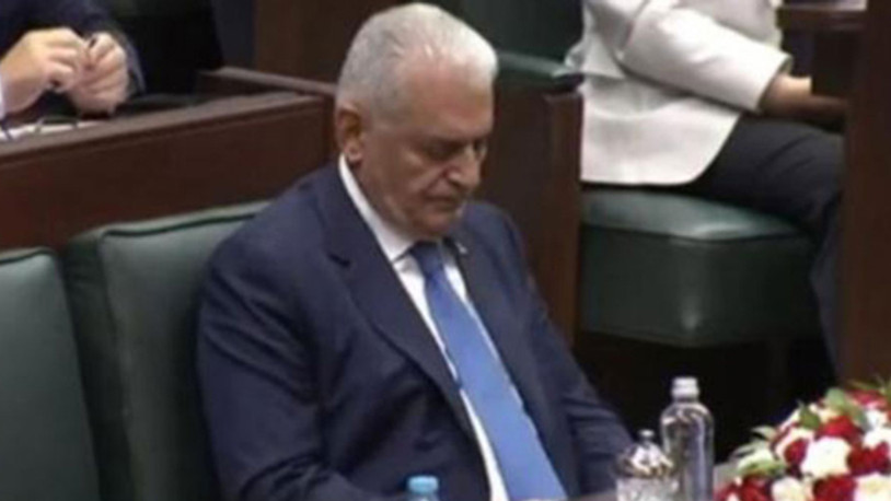 Erdoğan konuşurken Binali Yıldırım...