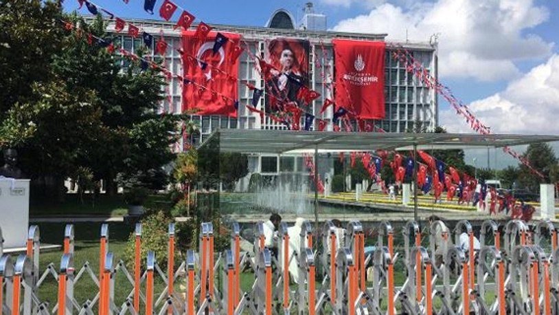 İBB’de İmamoğlu hazırlığı: Atatürk posterleri tekrar asıldı