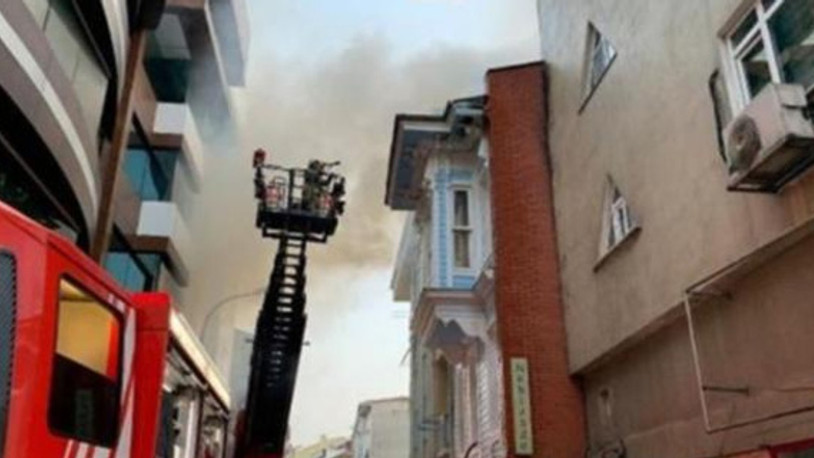 Kadıköy'de tarihi konakta yangın!