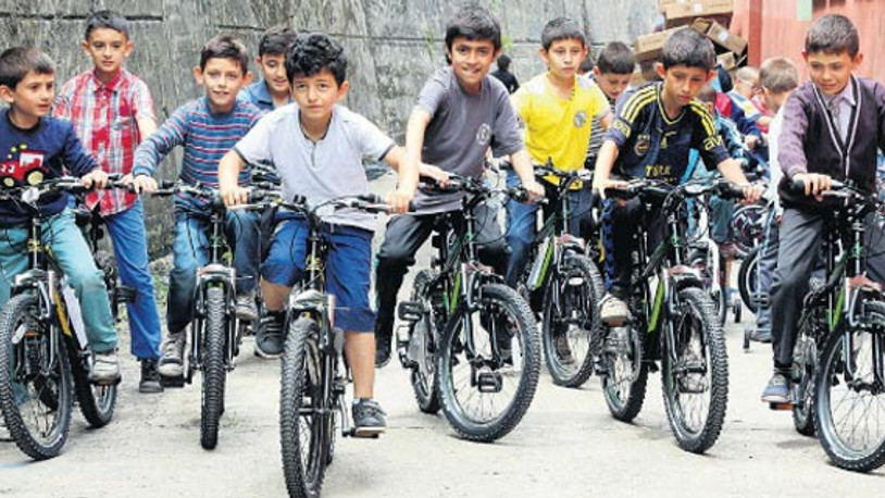 Kayyum çocukların bisikletini yandaş vakıflara dağıtmış